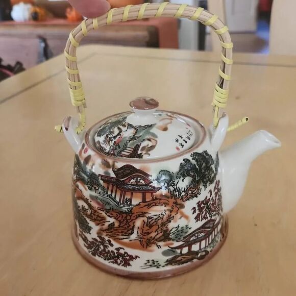 Chinese ceramic tea pot with strainer - Picture 2 of 8
